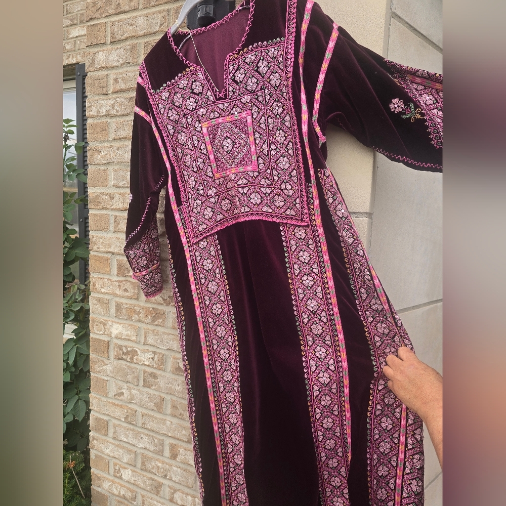Handcrafted Velvet Palestinian Thobe – Burgundy Floral Elegance